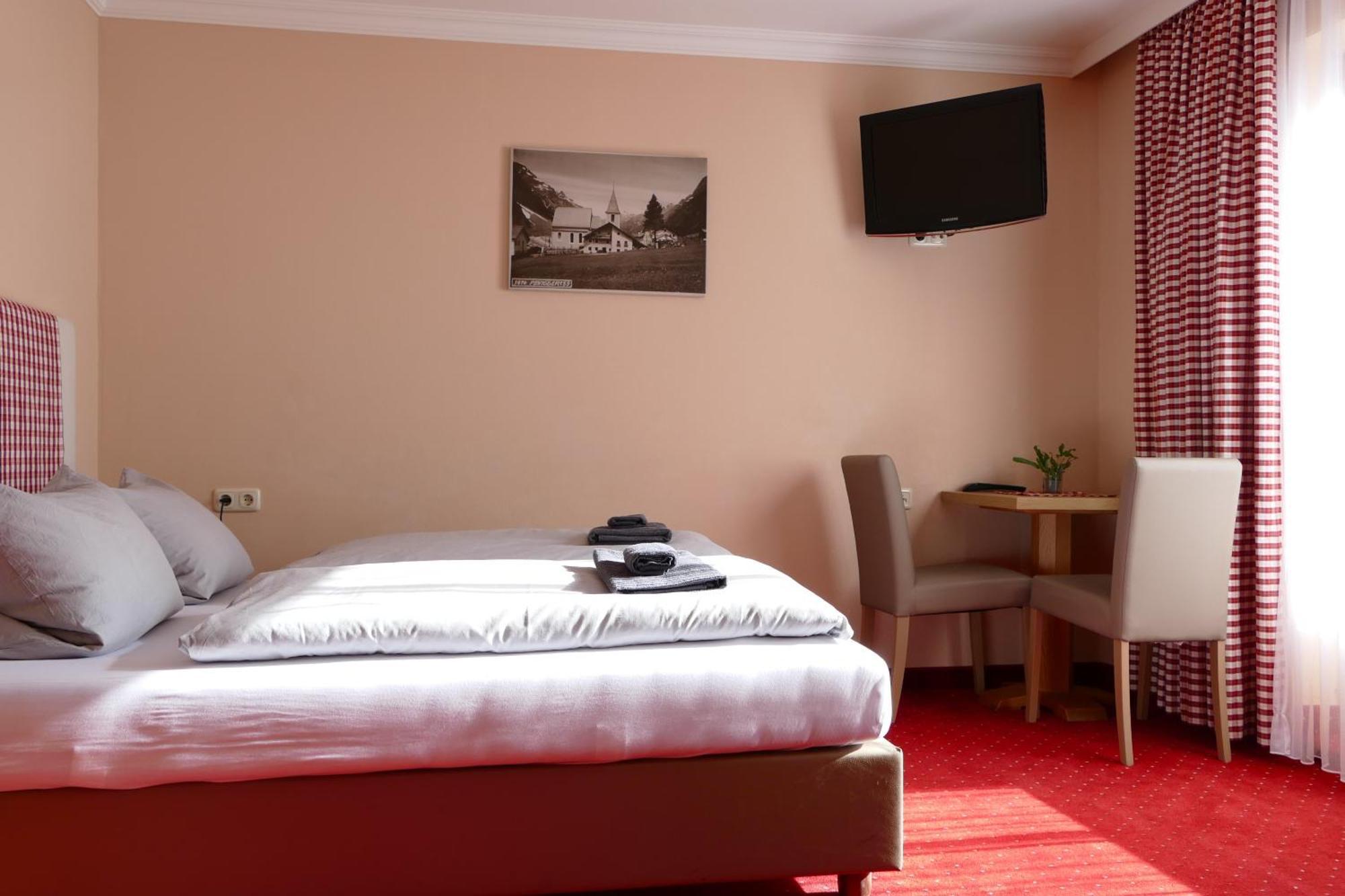 Pension Dorfplatzl Pitztal Plangeross Exterior photo